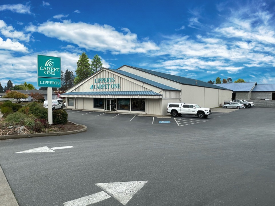 Lippert's Carpet One Contractor in Grants Pass, OR photo