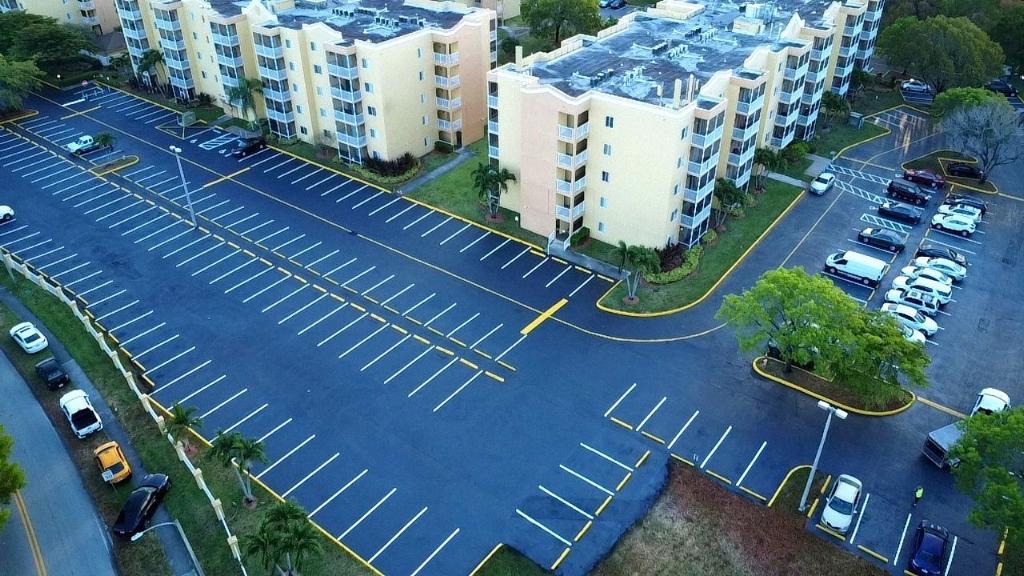 First Class Asphalt Sealcoating Contractor in Oakland Park, FL photo