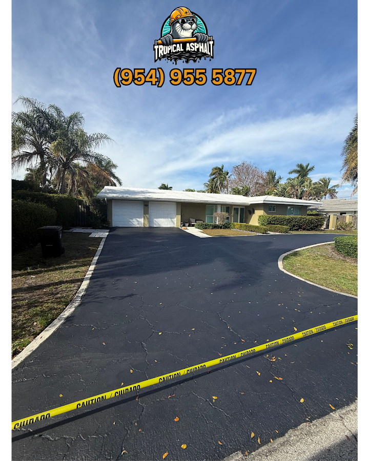 Tropical Asphalt Sealcoating Contractor in Plantation, FL photo