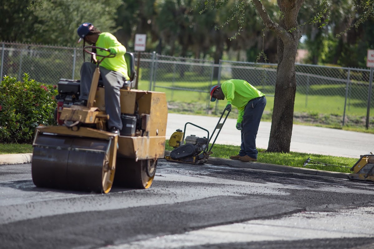DMI Paving & Sealcoating Contractor in Oakland Park, FL photo