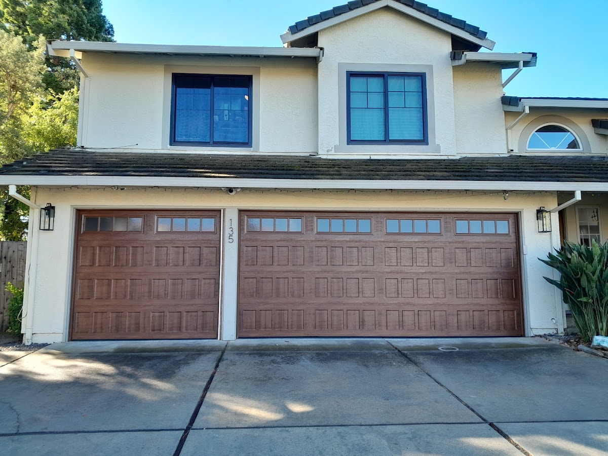 Honest Garage Doors LLC Contractor in Lacey, WA photo