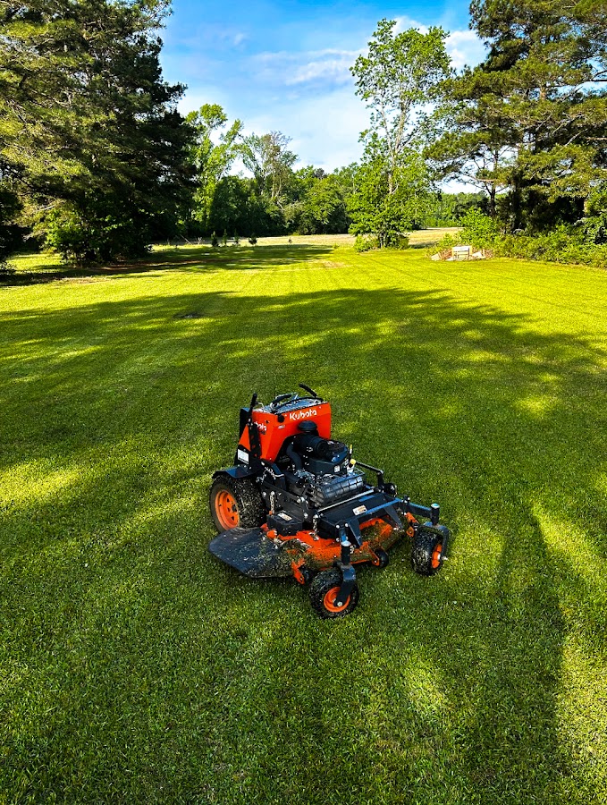 Linhale Landscaping & Lawn Care photo