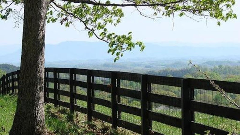 Loudon County Fence LLC. Contractor in Lenoir City, TN photo