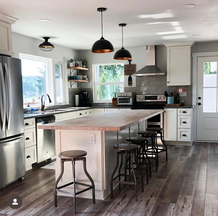 Breakthrough Construction WA LLC Contractor in Port Orchard, WA photo