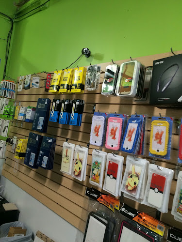 Phone Repair Dallas iPhone || Wireless Place Mobile Phone Repair Shop in Dallas, Texas photo