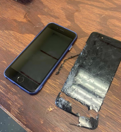 Lopez iRepairs LLC Phone Repair Service in Lumberton, North Carolina photo