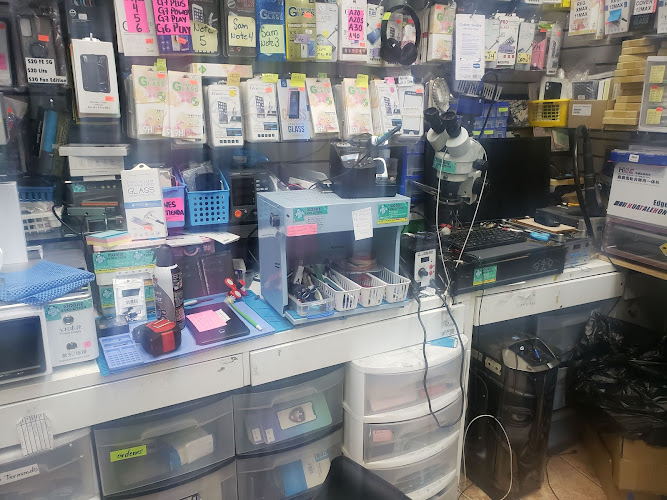 Mobile Evolution cellphone repair and accesories Cell Phone Store in Brooklyn, New York photo