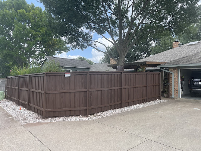Texas Fence Staining and Repair Fence Contractor
