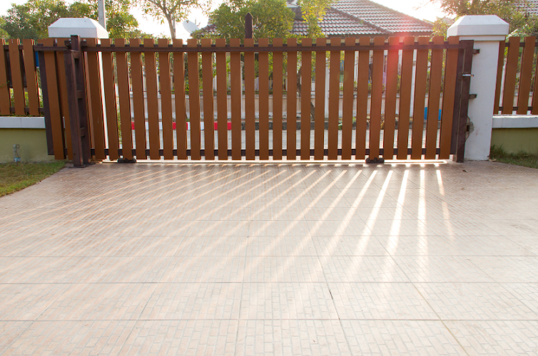 Grand Prairie Automatic Gate Repairs Fence Contractor