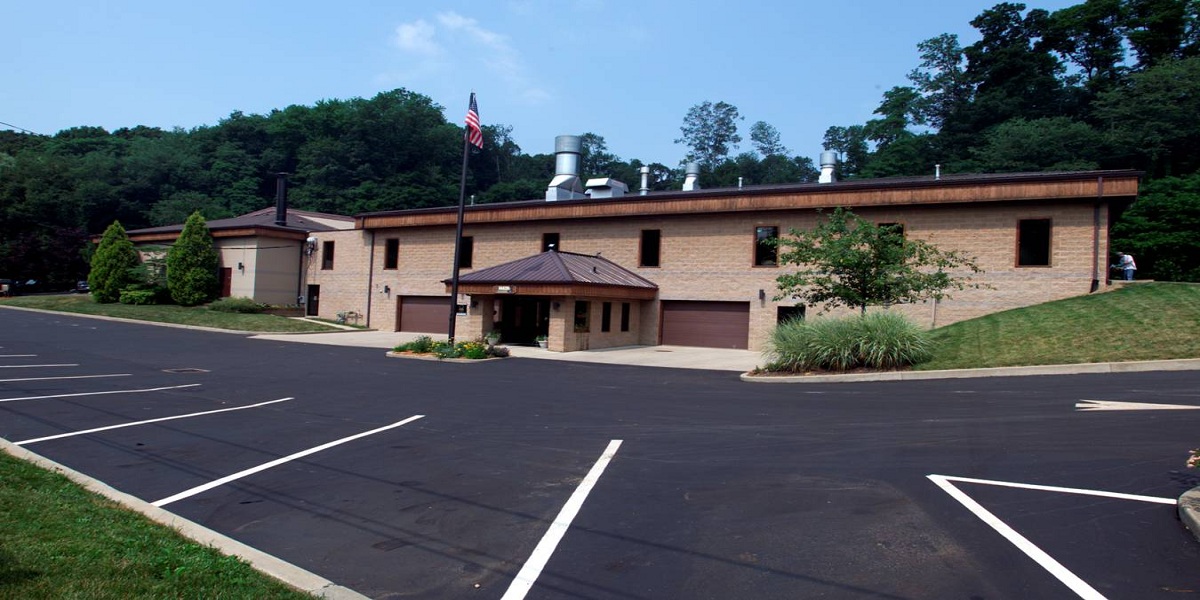 Baker's Collision | Glass | Service Centers Auto Body Shop in Mansfield, OH photo