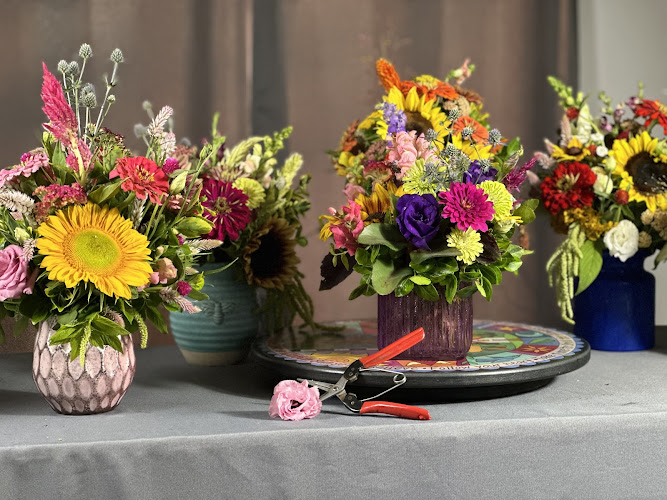 Marsh's Garden Florist in Knoxville, IA photo