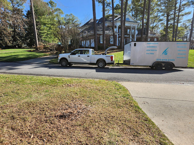 Blade Lawn Care LLC Lawn Care Service in Paducah, KY photo