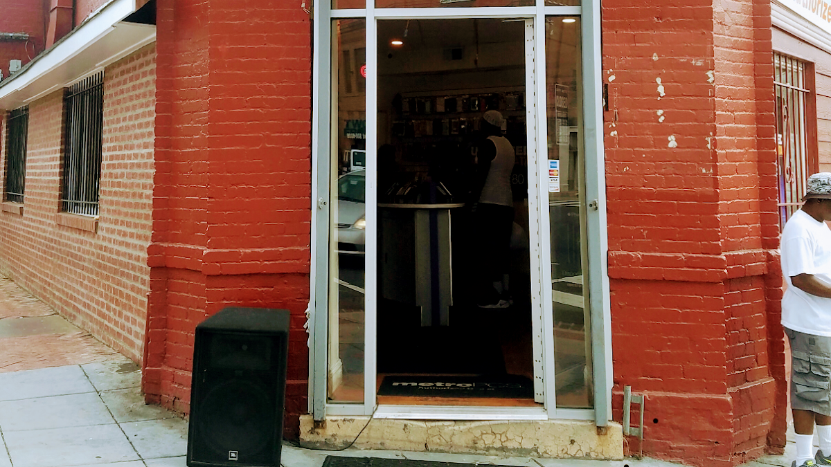 Real Mobile Repair - Historic Central Communication Washington DC Mobile Phone Repair Shop in Washington, DC photo
