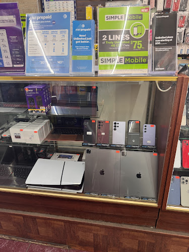 Double Apple Mobile Phone Repair Shop in North Randall, OH photo